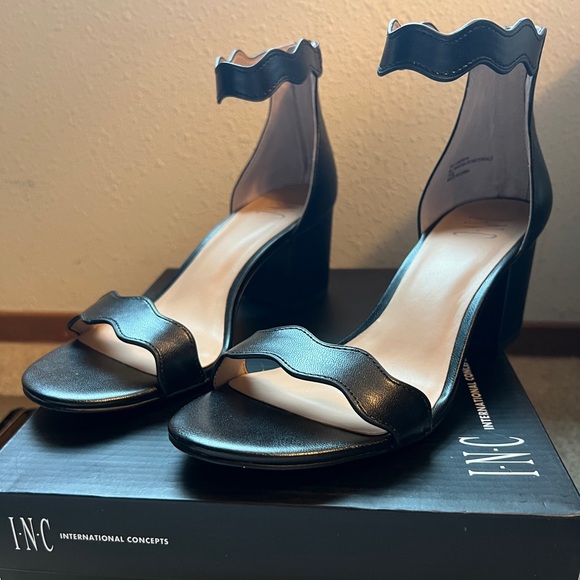 INC International Concepts Hadwin Scalloped Black Heels - Picture 2 of 5
